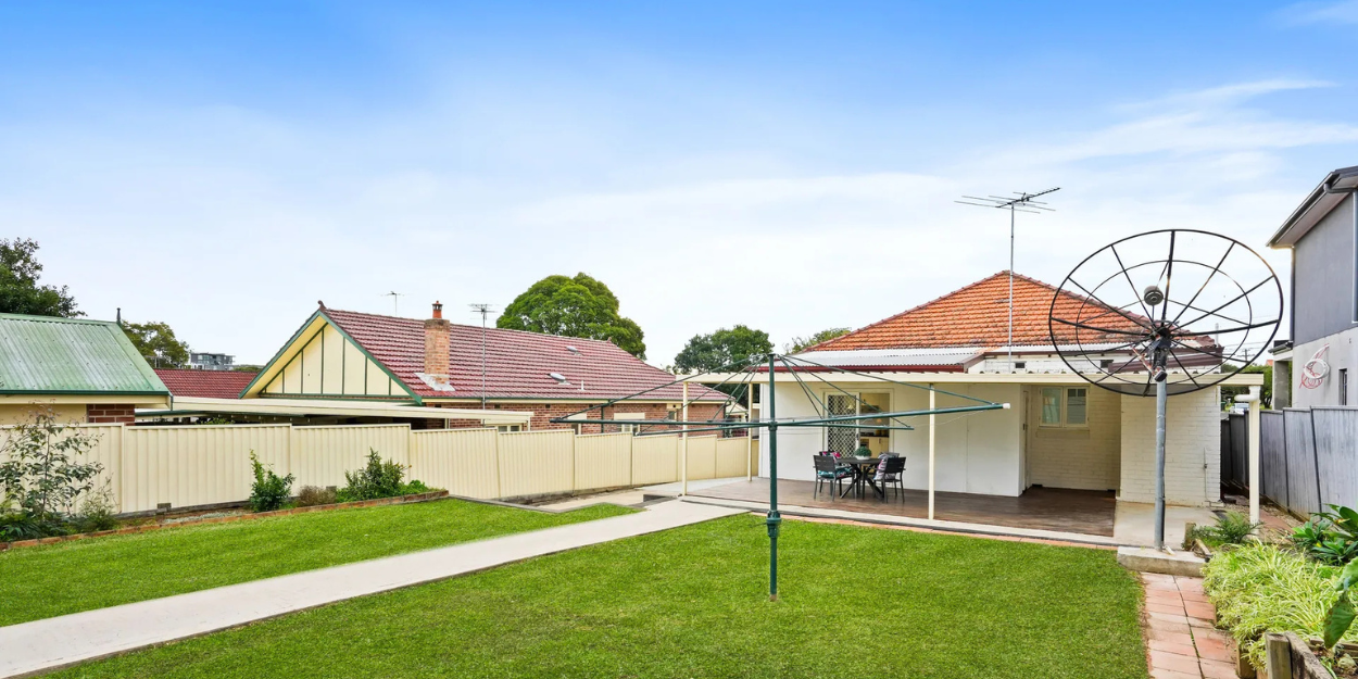 Large Secure Backyard & Outdoor Living
